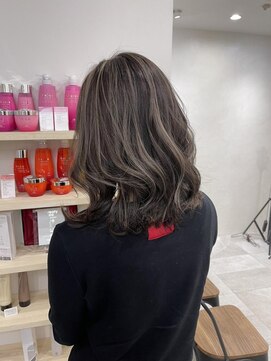 ジゼル(gisele) (稲毛)白髪ぼかしハイライト