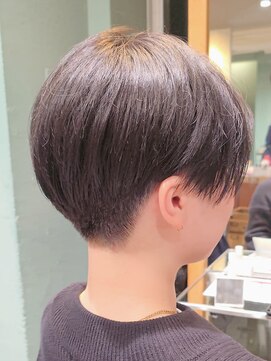 トリコ ショップアンドヘアサロン(tricot shop hair salon) 大人女子おすすめ骨格改善カット×刈り上げショート フクザワ