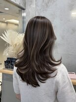 エッセンザ 梅田(ESSENZA)&nbsp;レイヤーカット×上品海外風ハイライト