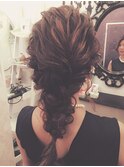 大人かわいいフィッシュボーン風ヘアアレンジ