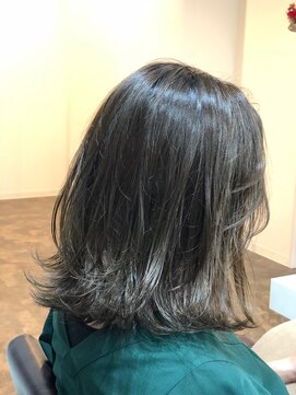 アリア トータルビューティー(Aria total beauty) 外ハネグラデーショングレージュ