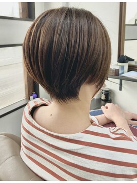 フォルビチーナ(FORBICINA) 大人レイヤーショートボブ×ハンサムショート