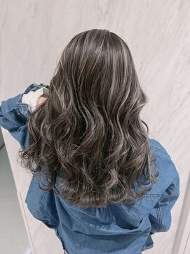 リー 京橋(Lee) 店長今里☆ブリーチ2回のホワイトハイライト☆