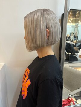 ノク(nok) ホワイト_前髪マチルダボブピンクベージュ