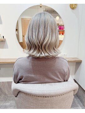 シアエミュー 新越谷店(SHEER emu) プラチナブロンド