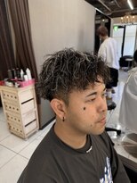 アイズ 海老名(AIZU) ツイストスパイラルパーマ メッシュパーマ アップバング 眉毛