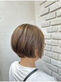 ショートボブ、ベージュ