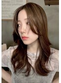 大人外ハネくびれ巻きロングレイヤー顔周り前髪なし