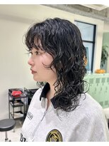 ミディアムレイヤーカットロングウルフパーマブルーブラック