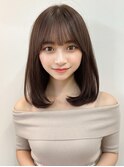 小顔ぱっつん前髪顔まわりミディアムレイヤーワンカール