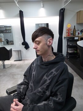 イントロバイフィーネ 渋谷(INTRO . by Fi-Ne) バーバーハイスキンフェード/渋谷/代々木