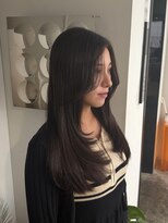 エイチ(H)&nbsp;裾カラーウルフボブレイヤーボブオリーブグレージュクラゲヘアー