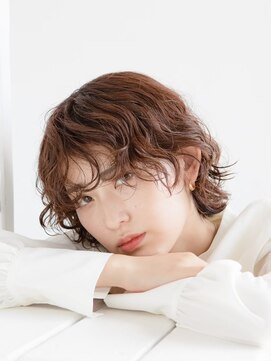 七ッ星+ たっぷりレイヤー＊外ハネパーマ