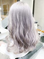 デイズ(days)&nbsp;ホワイトヘアカラー　セミロングヘア　DAYS 中村