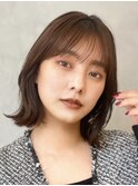 顔周りレイヤーカットくびれヘアミルクティーベージュカラー