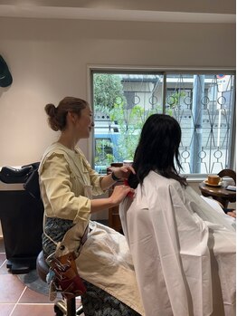 齊藤理美容店の写真/【中津駅徒歩6分】モチが良いと評判のカット技術で、忙しい毎朝のスタイリングがしやすくなる！