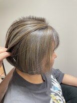 ロルヘアー(Lol.hair)&nbsp;明るい白髪染めのショートスタイル