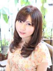 大人グラマラスな毛先のポイントパーマロングヘアー