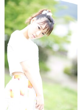 オーバーキャプテンネイキッド(OVER CAPTAIN NAKED) シースルーバング×簡単ポニーアレンジ