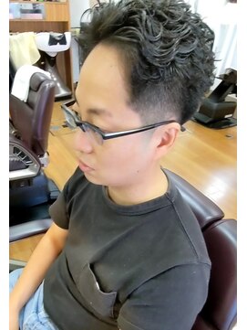 ブルブンガ(Berbunga) スキンフェード×ツイストスパイラルパーマアップバング