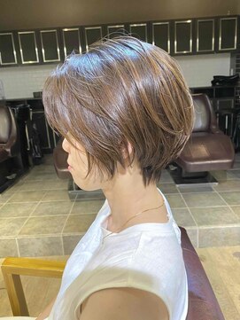 ヴァンクシー バイ ルナ(VANKCY by Luna) ミディアムヘア グレージュカラー シルキーベージュ 斜めバング