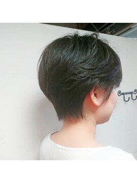 カミケン 方木田店(kamiken.) ハンサムショート大人クール小顔くびれ丸み【カミケン方木田店】
