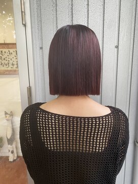 ヘアーコンセプト アイアイオ(HAIR CONCEPT iio) ボルドーカラー×ぱっつんボブ