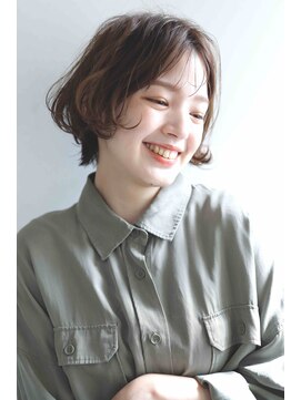 モコ(MOCO) シアーな毛先で魅了するゆるふわショート