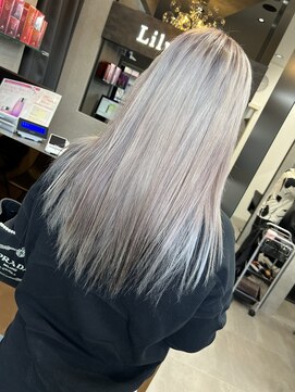 リリー ヘアーアンドビューティー(Lily) ホワイトシルバー
