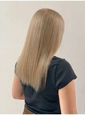 ベリーショート切りっぱなしボブヘアカラーミルクティーベージュ