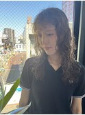 くせ毛を活かしたパーマ風ロングレイヤー