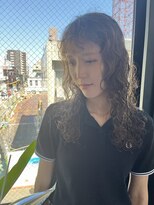ビハインドザカーテン(BEHIND THE CURTAIN) くせ毛を活かしたパーマ風ロングレイヤー