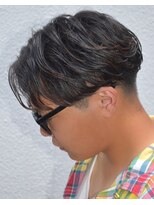 フリーク バーバーショップ 都島店(FREAK BARBER SHOP)&nbsp;黒髪ニュアンスフェザーパーマツーブロックセンターパート