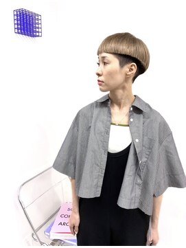 イラカ(elaka) ベージュ×マッシュ×刈り上げショート