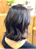 ダークベージュ×大人可愛いゆるふわ切りっぱなしボブ