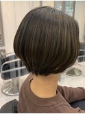 スッキリショートボブのオリーブカラー【タビラマユミ】