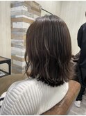 切りっぱなし×くすみベージュ