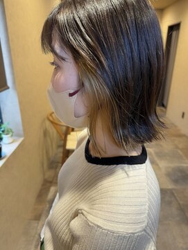 イロハ(iroh) インナーカラー/外はねボブ/ケアブリーチ