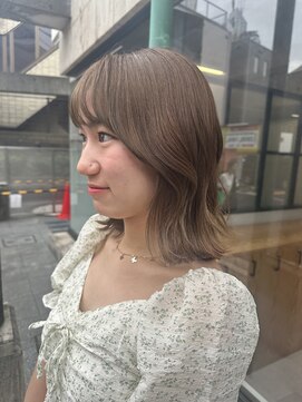 ジュエム(jouerm) レイヤーカット冬カラーハイトーンブリーチカラーミルクティー