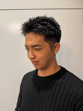 モナン 渋谷(Monan) 黒髪アップバング ツーブロック スパイキーショート