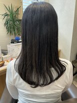 ウイバイファースト(u'i by first)&nbsp;カットはワンレンスタイル カラーはダークブラウン