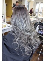 ジウ 上通り(JIU)&nbsp;大人可愛い透明感立体感☆グレージュ×グラデーションシルバー