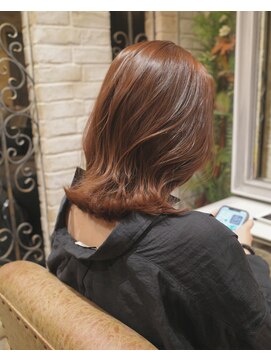 シャル オカチマチ 上野御徒町(shalu) コーラルオレンジベージュ　ミディアムスタイル