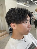 ラヴィズムバイフィフス(LUVISM by fifth) センターパートツイストスパイラルパーマツーブロックメンズヘア