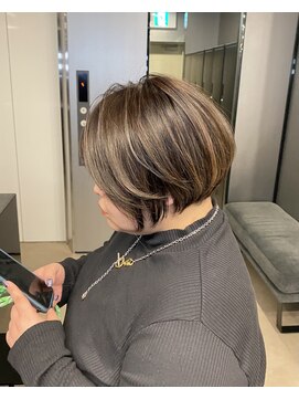 ハルキ ミナト ジャパン オオサカ(HARUKI MINATO japan OSAKA) 40代50代小顔似合わせカットくびレイヤーエモージュ大人可愛い