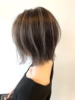 アンジェロ カリノ(Angelo Carino)&nbsp;【立体感】ハイライト＿シルバー＿切りっぱなしボブ☆