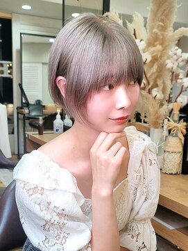 バイエイト(X8) 耳かけショートボブ×グレージュ 【小川】