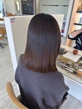 プツッとミディアムヘアー