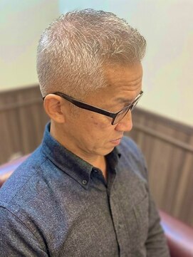 ミリオンバックス 上野(Million Bucks) グレイヘアショートスタイル
