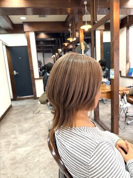 ヤソ(yaso) ベージュカラーとウルフカット
